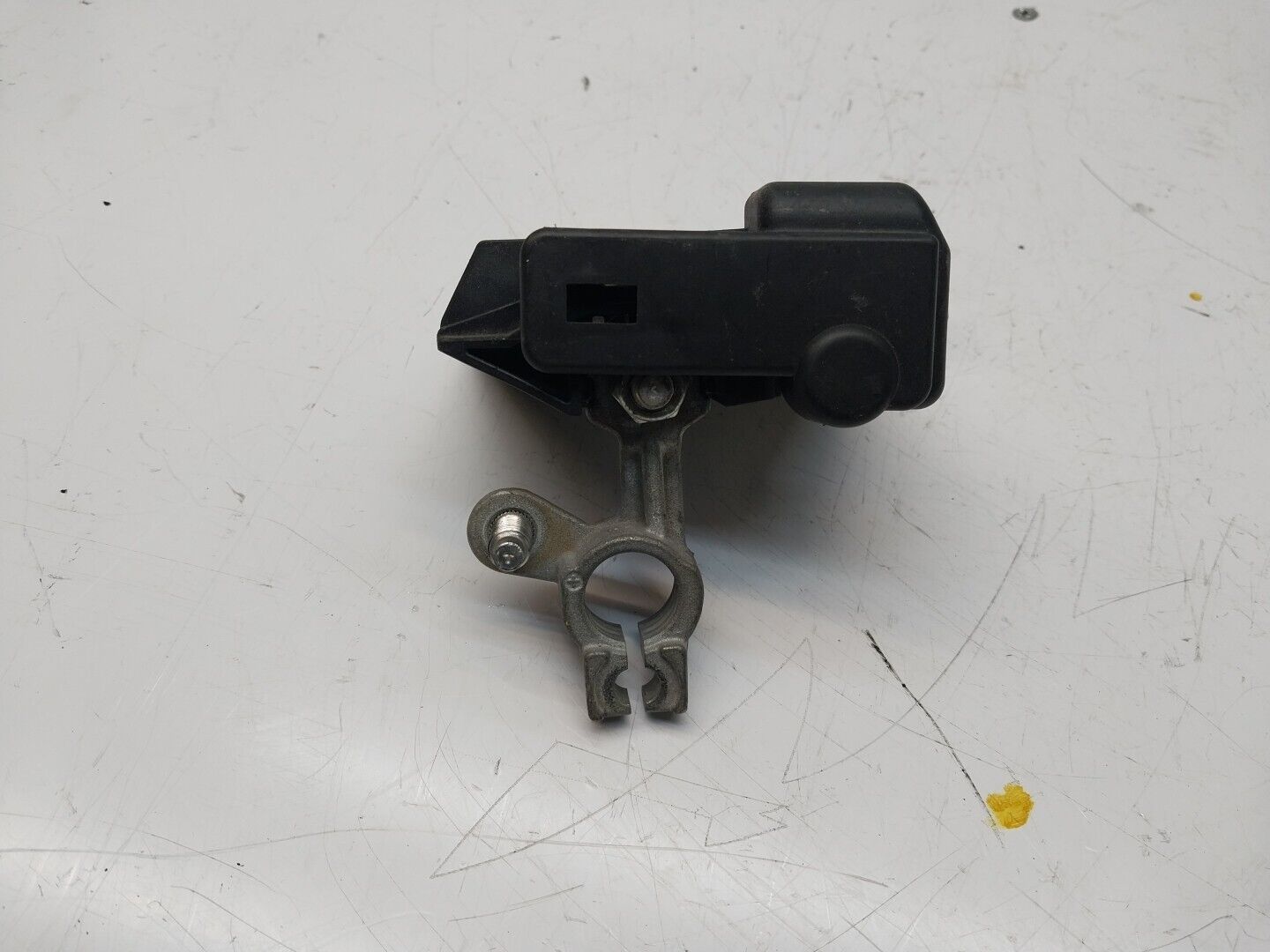 Mercedes W213 W205 W218 W238 W253 Negative Battery Tray Clamp A0009061505FM00252
