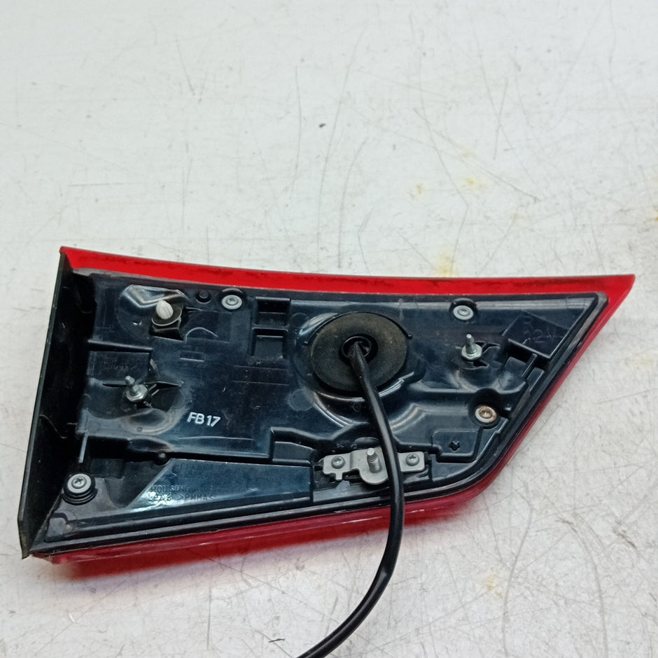 MITSUBISHI OUTLANDER MK3 DRIVER SIDE RIGHT REAR INNER TAIL LIGHT 2013 FMT299