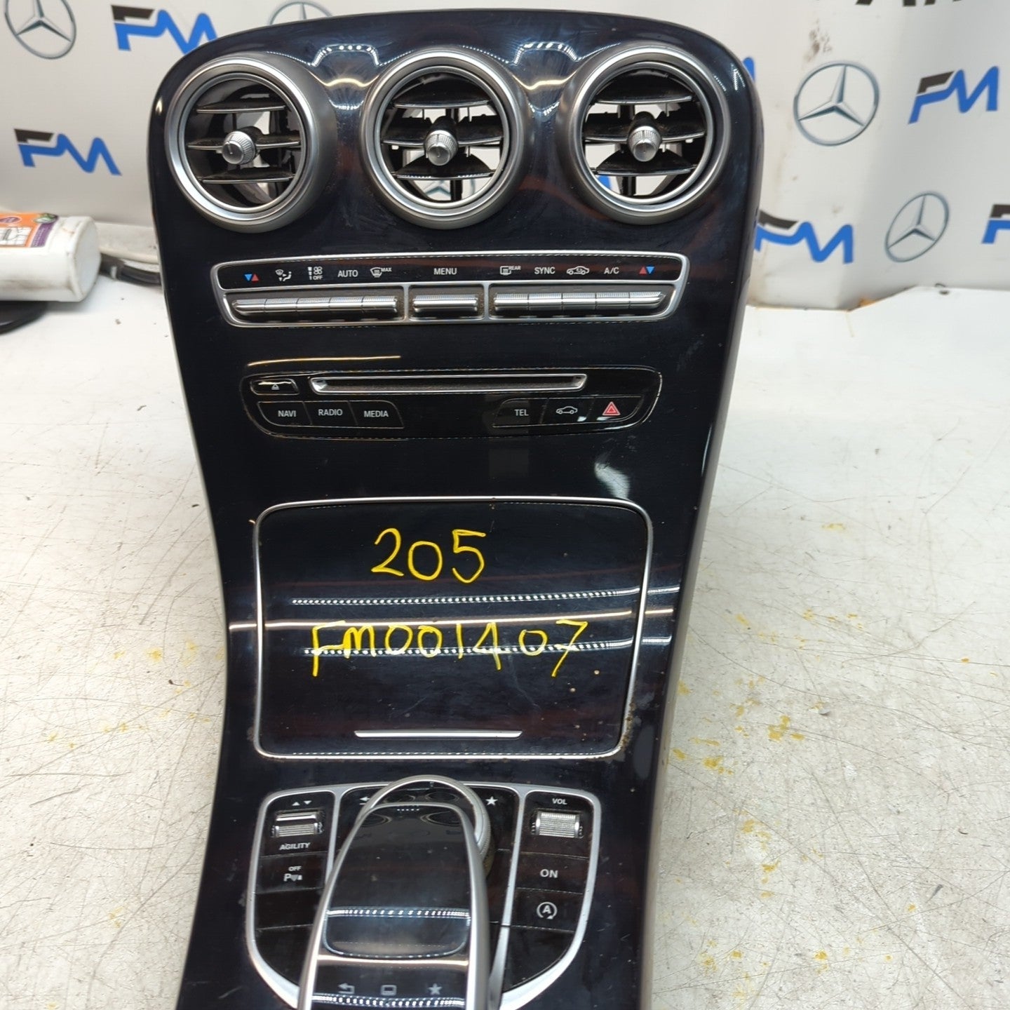  MERCEDES E-CLASS W205 CENTRE CONSOLE + 3 AIR VENT A2054402032 FM001407
