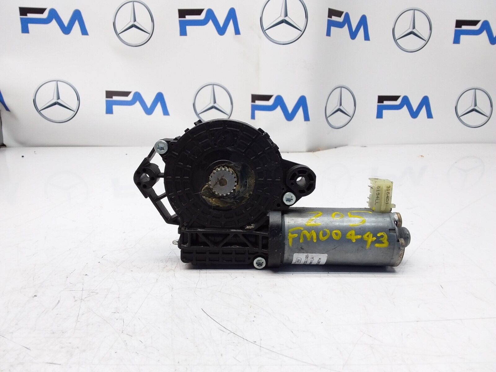 MERCEDES C-CLASS W205 2018 SUNROOF MOTOR  0390200100 FM00443