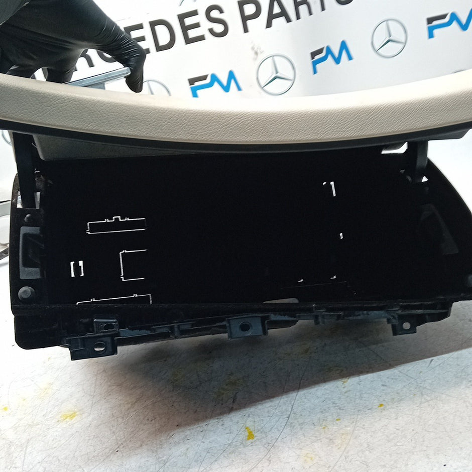 MERCEDES E-CLASS W213 DASHBOARD GLOVEBOX 2016 ON A2136800391 FM001301
