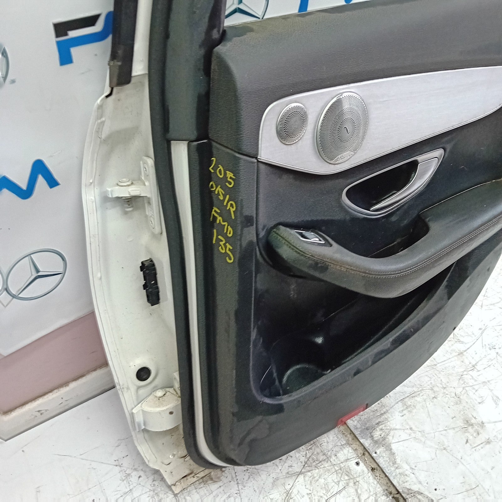 MERCEDES BENZ  C-CLASS W205 DRIVER SIDE REAR DOOR O/S/R WHITE COMPLETE FMD135