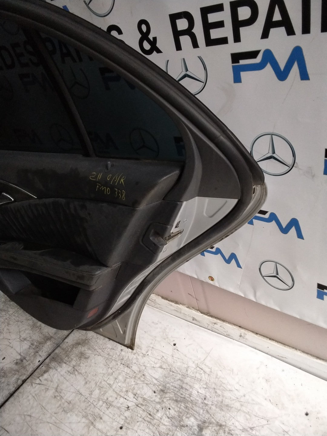 MERCEDES E-CLASS W211 SLN DRIVER REAR DOOR OSR SILVER 2003-09 COMPLETE FMD338