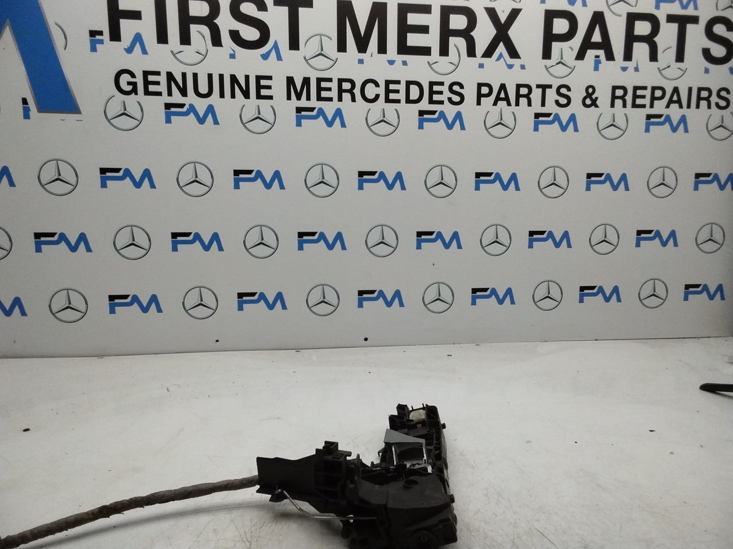 MERCEDES MERCEDES C-CLASS W205 FRONT RIGHT DOOR HANDLE BRACKET A0997604600 FMR40