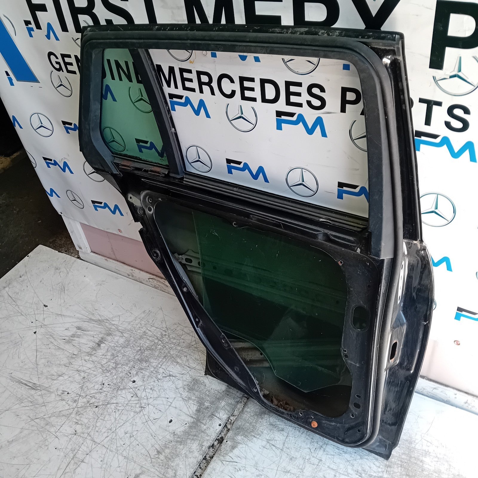 MERCEDES BENZ  C-CLASS W204 EST PASSENGER REAR DOOR NSR BLACK 2008-14 FMD461