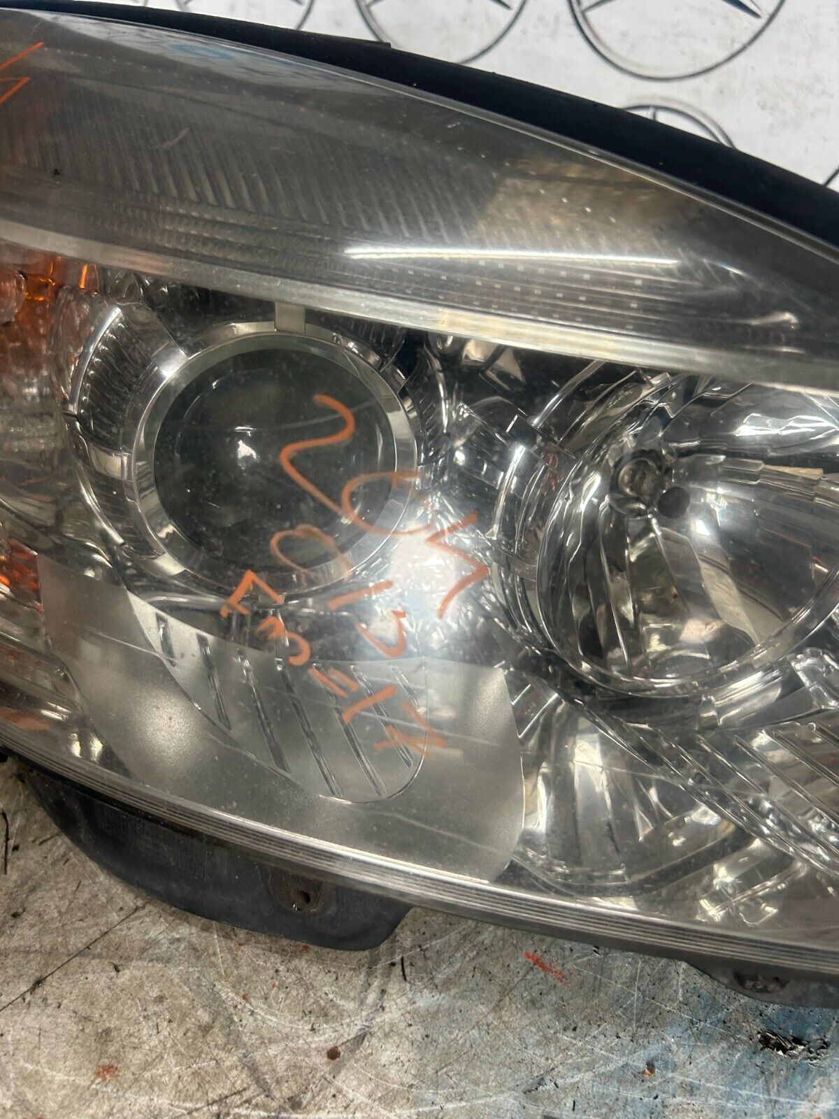 MERCEDES C CLASS W204 2007-2011 DRIVER SIDE HEADLIGHT A2048208661 FMH17