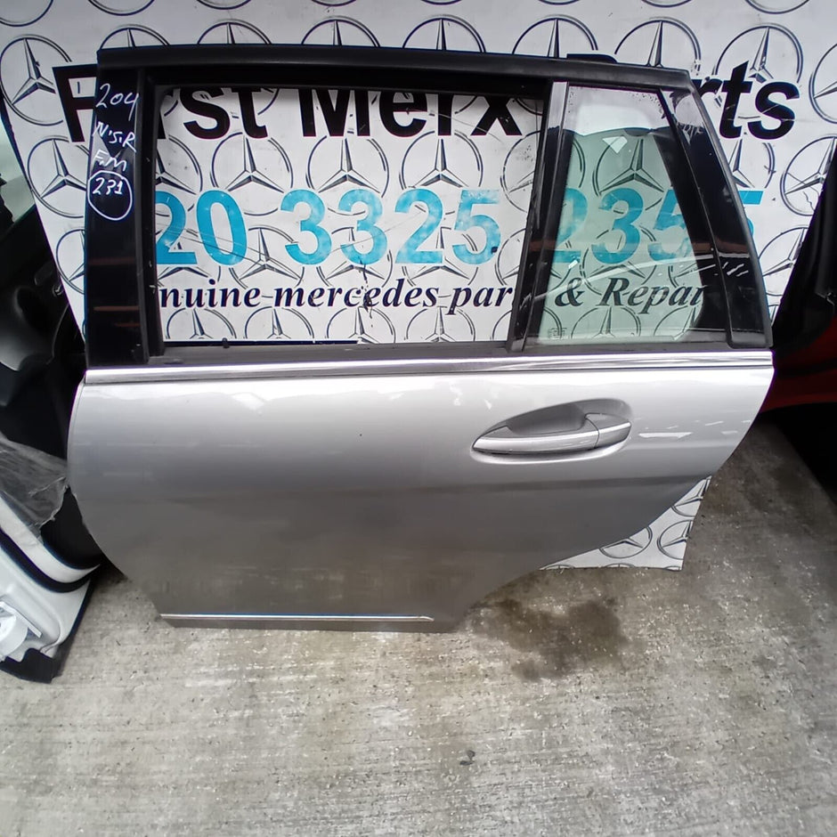 MERCEDES BENZ C-CLASS  W204  PASSENGER SIDE REAR DOOR ( NEAR SIDE REAR )