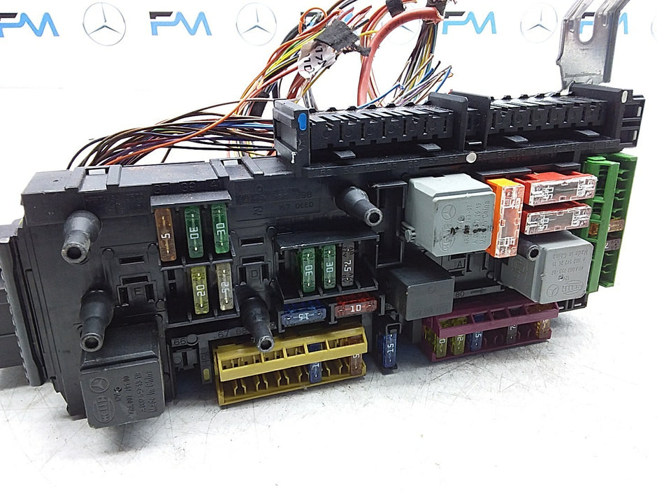 MERCEDES BENZ  E-CLASS W212  FUSE BOX RELAY BOX A2129009522 FMR481