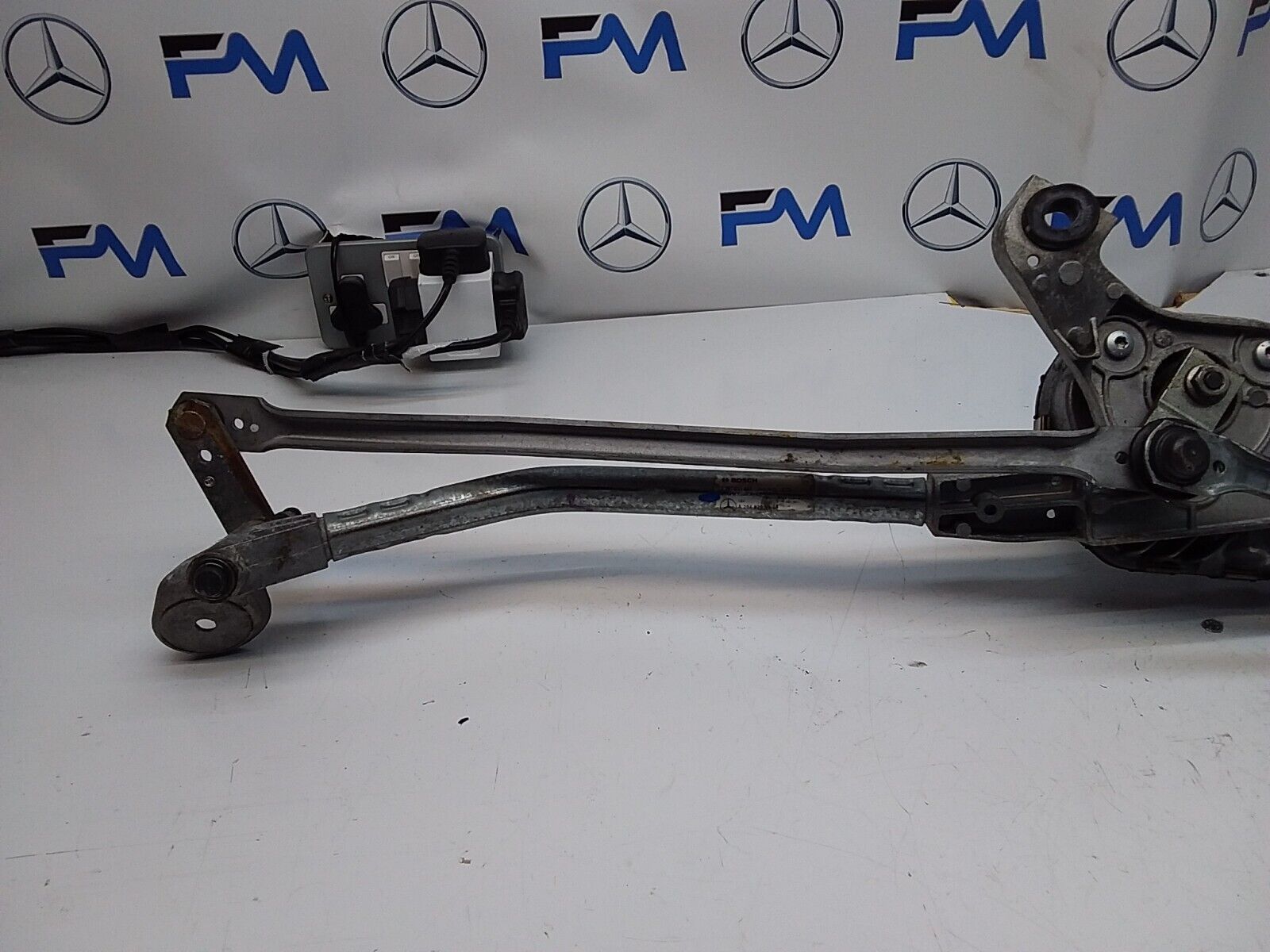 MERCEDES C-CLASS WIPER MOTOR & LINKAGE FRONT A2048201140 W204 2010-2015 FM00203