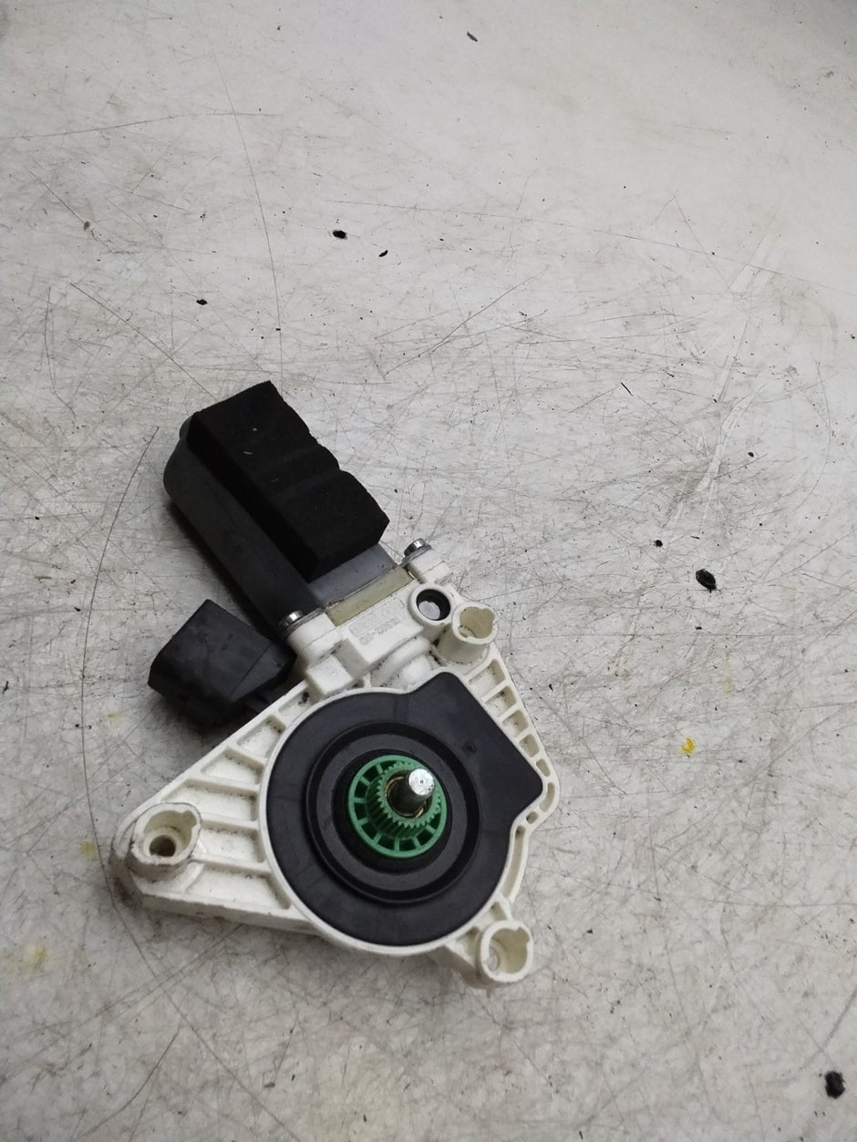 MERCEDES BENZ CLA W117 PASSENGER REAR SIDE WINDOW MOTOR A55382110 FMR71