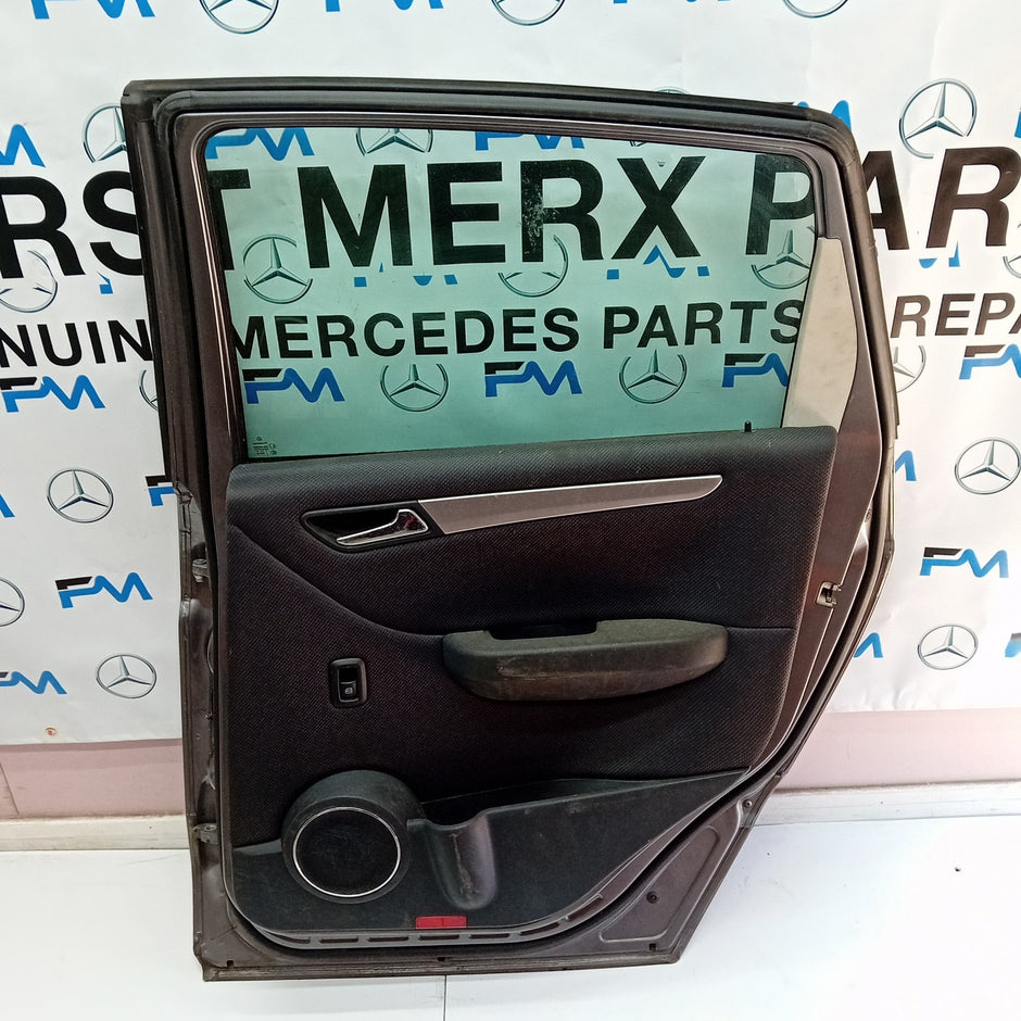 MERCEDES BENZ B-CLASS  W245  DRIVER SIDE REAR DOOR ( OFF SIDE REAR ) FM02