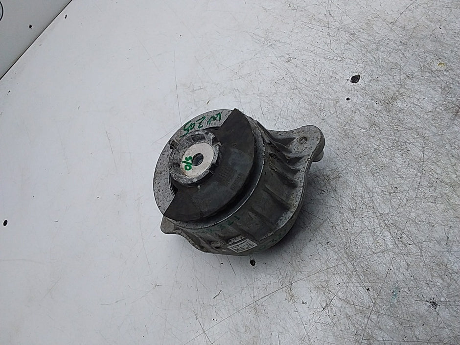 MERCEDES BENZ  C-CLASS W205  ENGINE MOUNT RIGHT OS A2052406717 FMR321