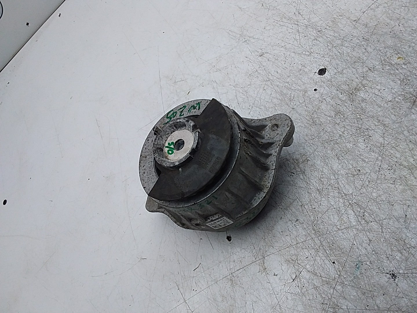 MERCEDES BENZ  C-CLASS W205  ENGINE MOUNT RIGHT OS A2052406717 FMR321