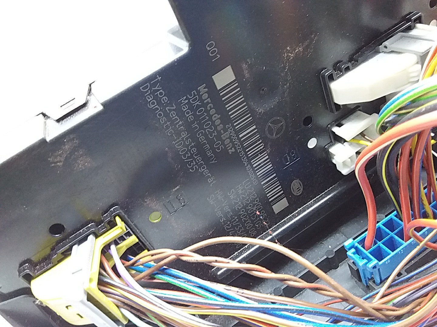 MERCEDES BENZ  E-CLASS W212  FUSE BOX RELAY BOX A2129009522 FMR481
