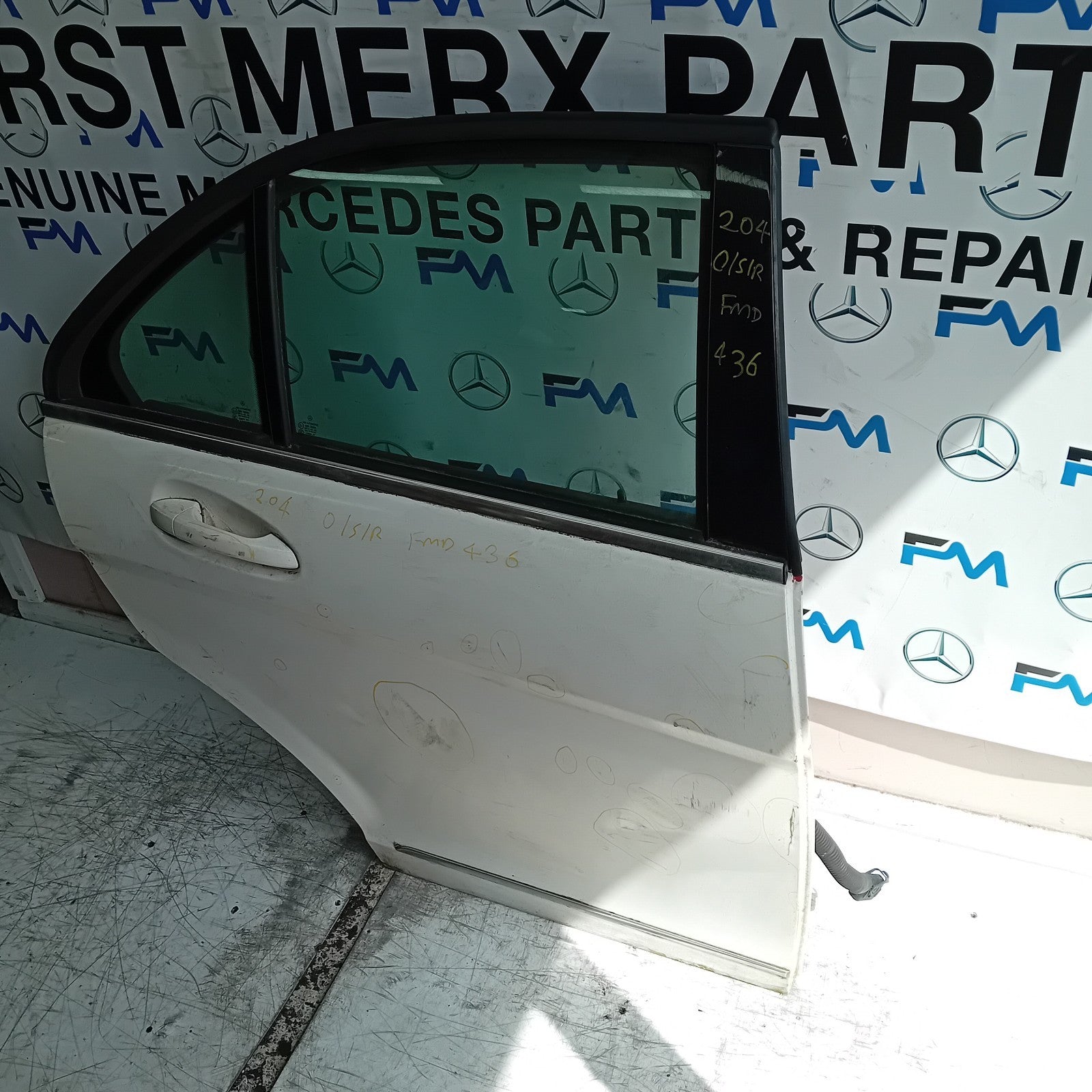 MERCEDES C-CLASS W204 SLN DRIVER REAR DOOR OSR WHITE COMPLETE 2009-2014 FMD436