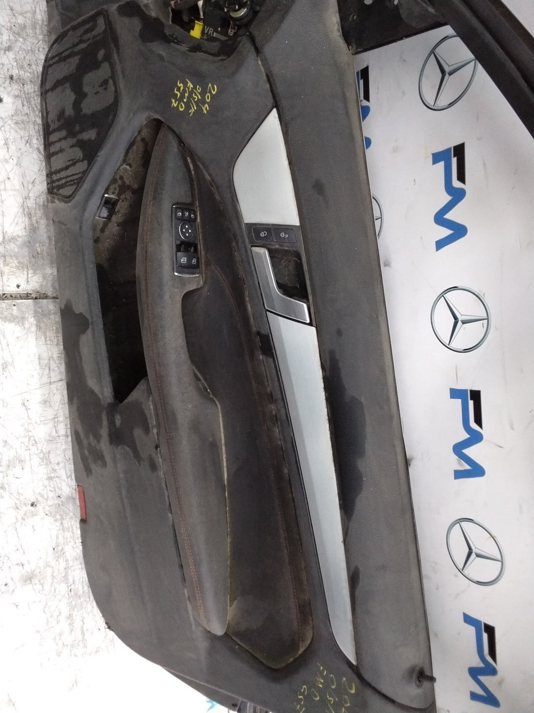 MERCEDES BENZ  C-CLASS W204 SLN DRIVER FRONT DOOR OSF GREY 2008-14 FMD557