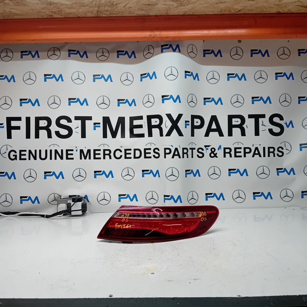 MERCEDES E-CLASS W238 2017 REAR DRIVER O/S TAIL LIGHT A2389062101 FMT61