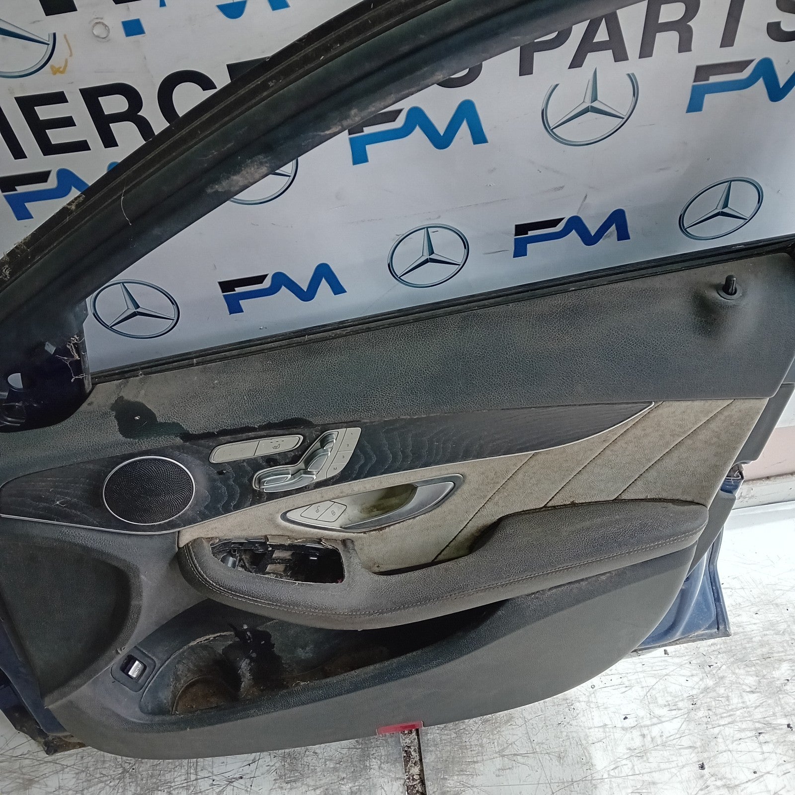 MEECEDS C-CLASS W205 DRIVER FRONT DOOR OSF BLUE 2014 ON COMPLETE FMD397