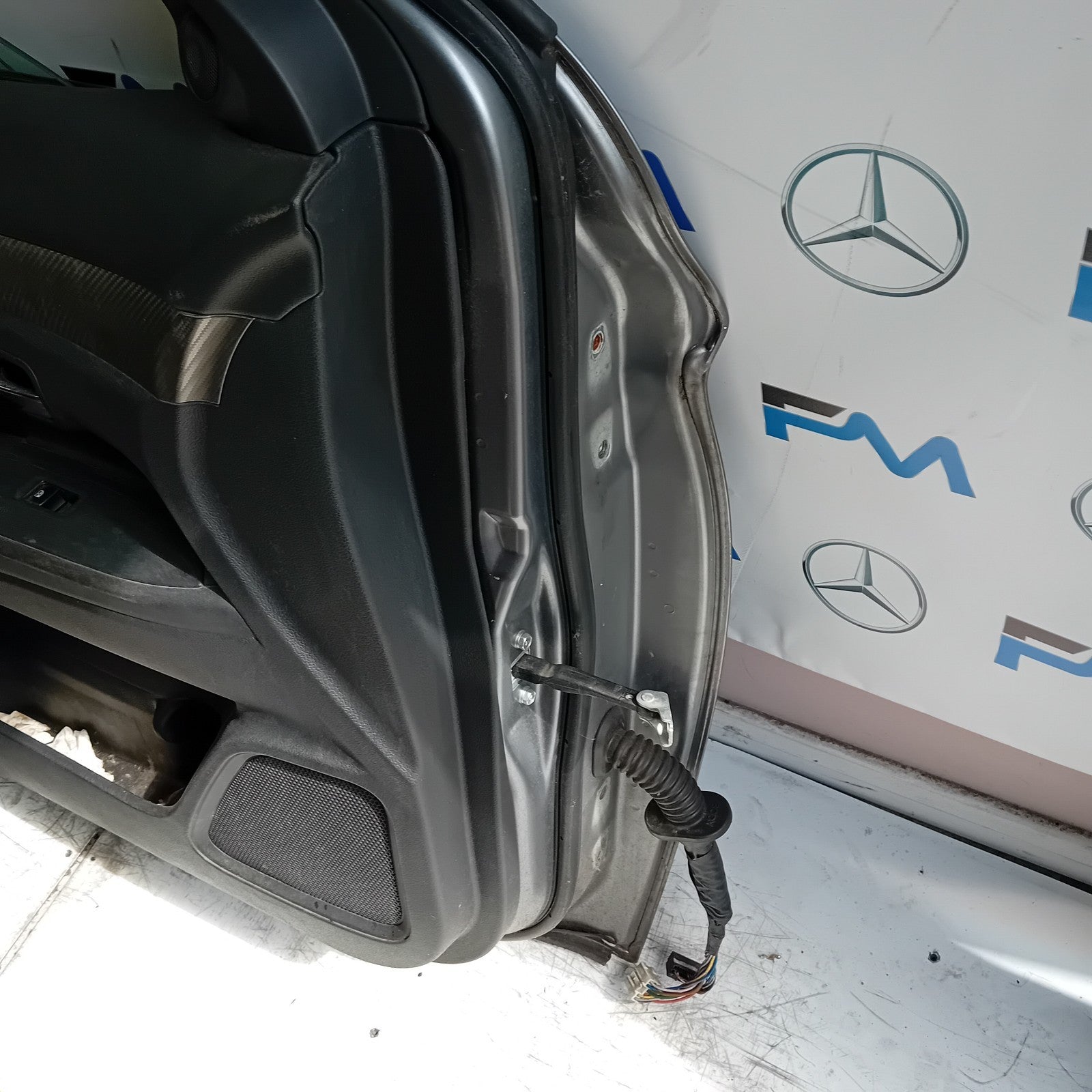 MITSUBISH OUTLANDER MK3 PASSENGER FRONT DOOR NSF GREY 2013 COMPLETE FMD189