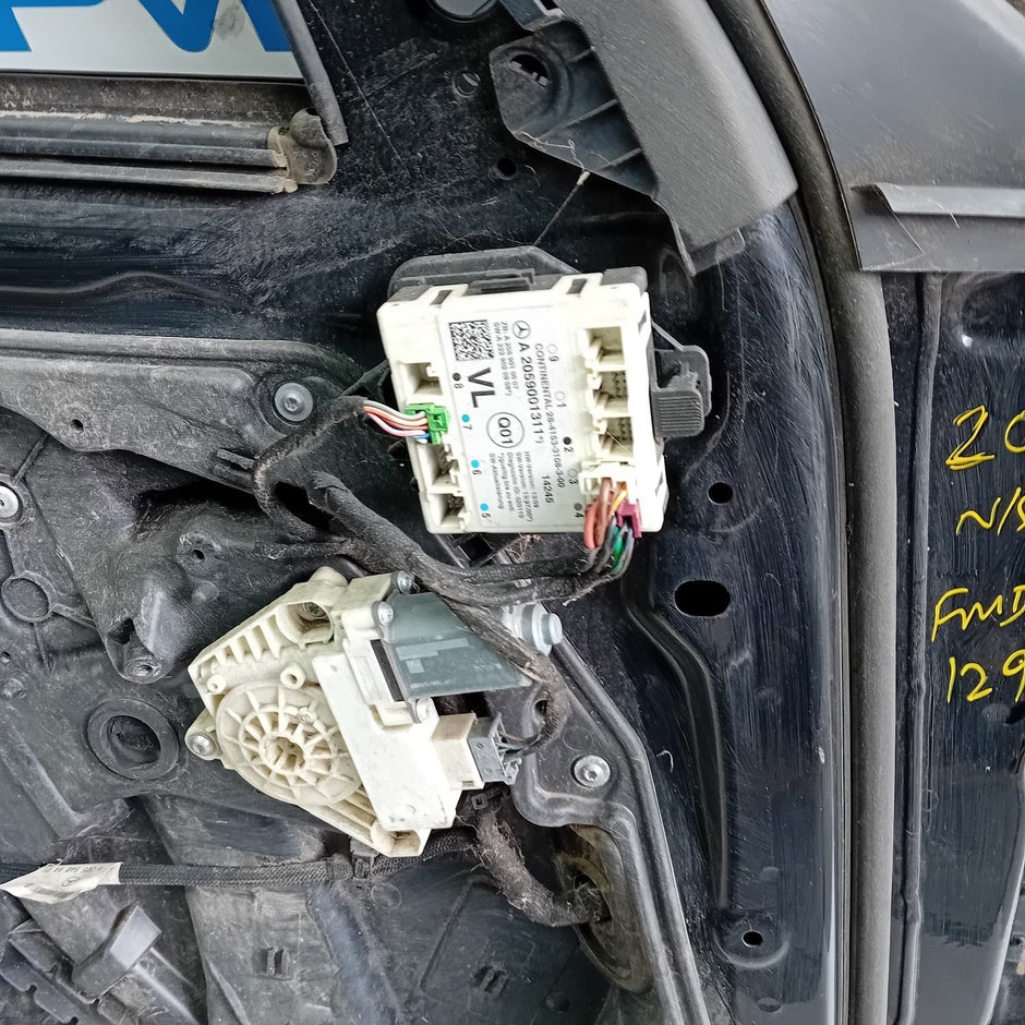 MERCEDES BENZ C-CLASS W205 PASSENGER SIDE FRONT DOOR N/S/F  BLACK FMD129