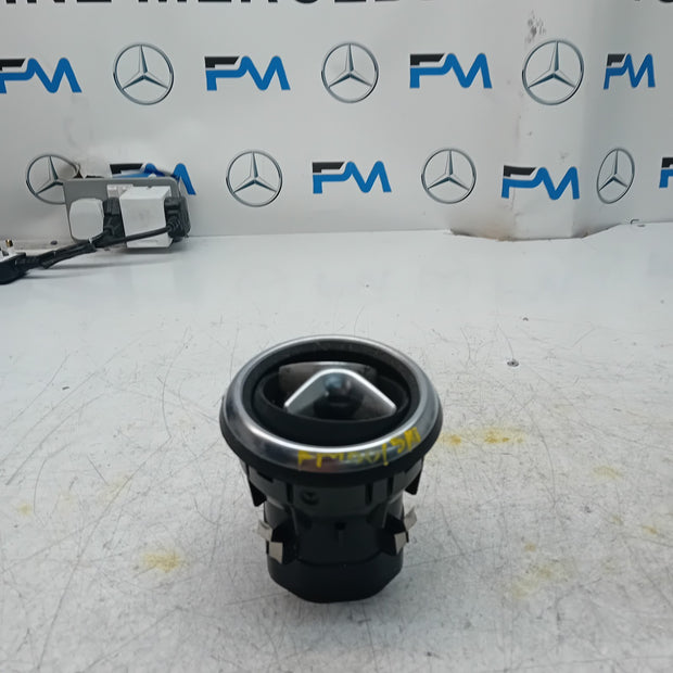 MERCEDES BENZ A-CLASS W176 DASHBOARD AIR VENT 2015 A1768300354 FM001510