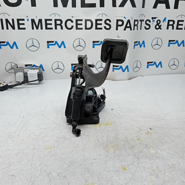 MERCEDES B-CLASS W246 CLUTCH PEDAL WITH CYLIBDER A2462900619 2015  FM001477