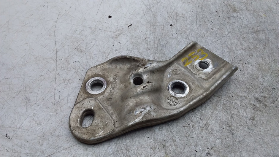 MERCEDES  C-CLASS W205 FRONT LEFT SUBFRAME MOUNTING BRACKET A2053230140 FMR428