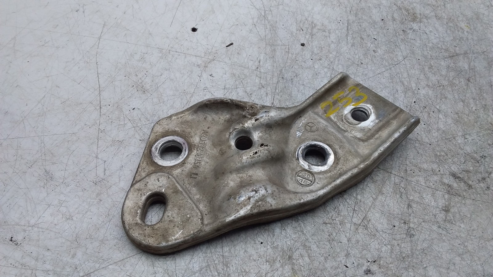 MERCEDES  C-CLASS W205 FRONT LEFT SUBFRAME MOUNTING BRACKET A2053230140 FMR428