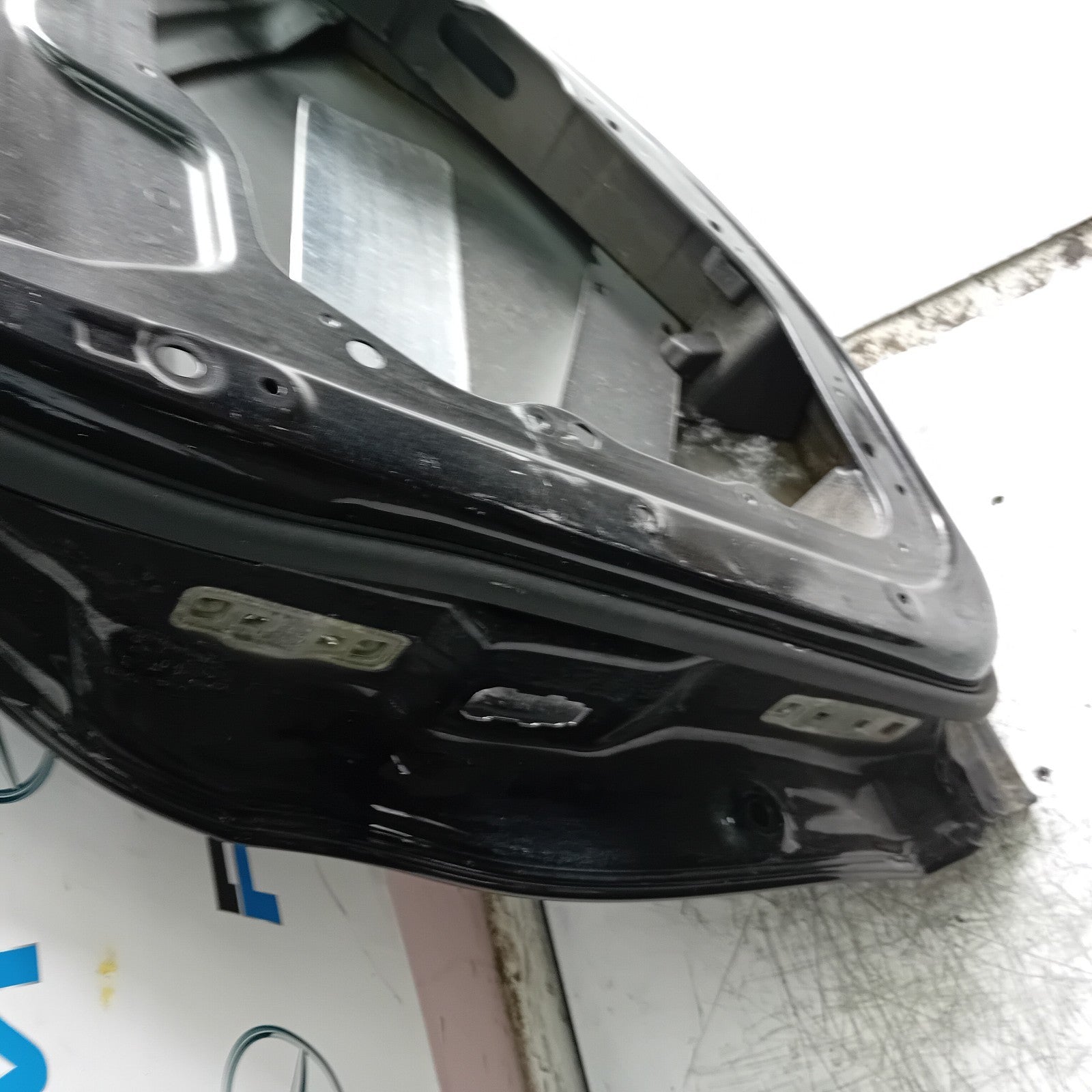 MERCEDES C-CLASS W205 SLN DRIVER REAR DOOR OSR BLACK 2014 ON FMD439