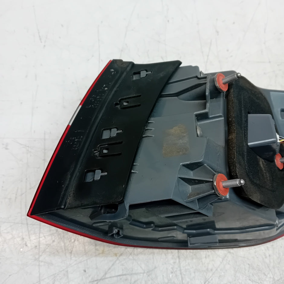 MERCEDES BENZ  GLC W253 PASSENGER SIDE LEFT REAR TAIL LIGHT 2016 FMT307