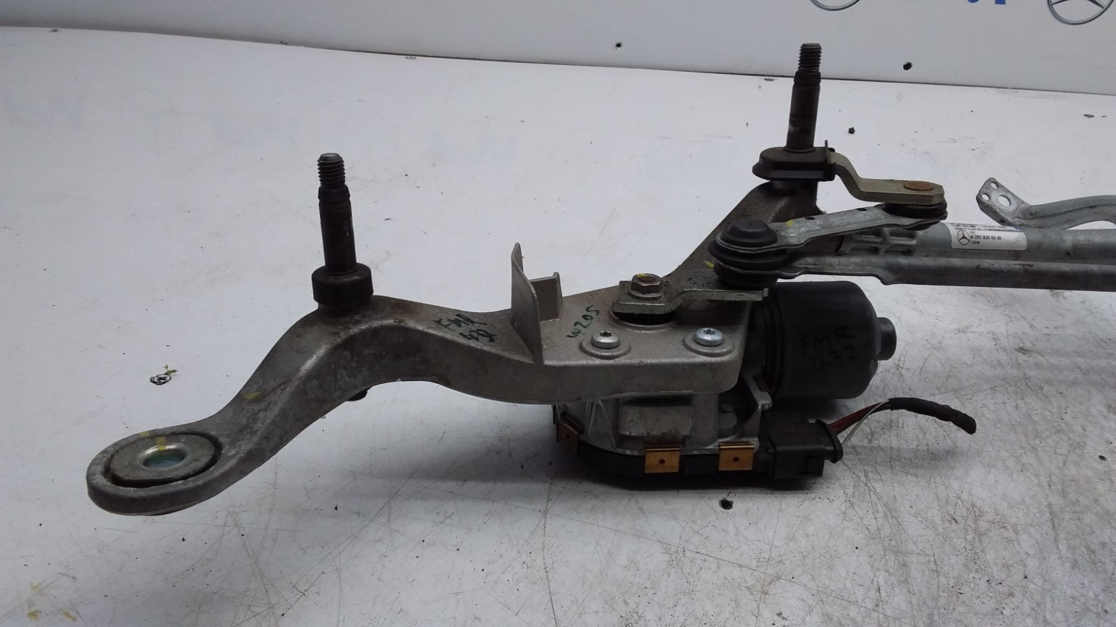 MERCEDES BENZ   C-CLASS W205 FRONT WIPER MECHANISM A2058200940 FMR432