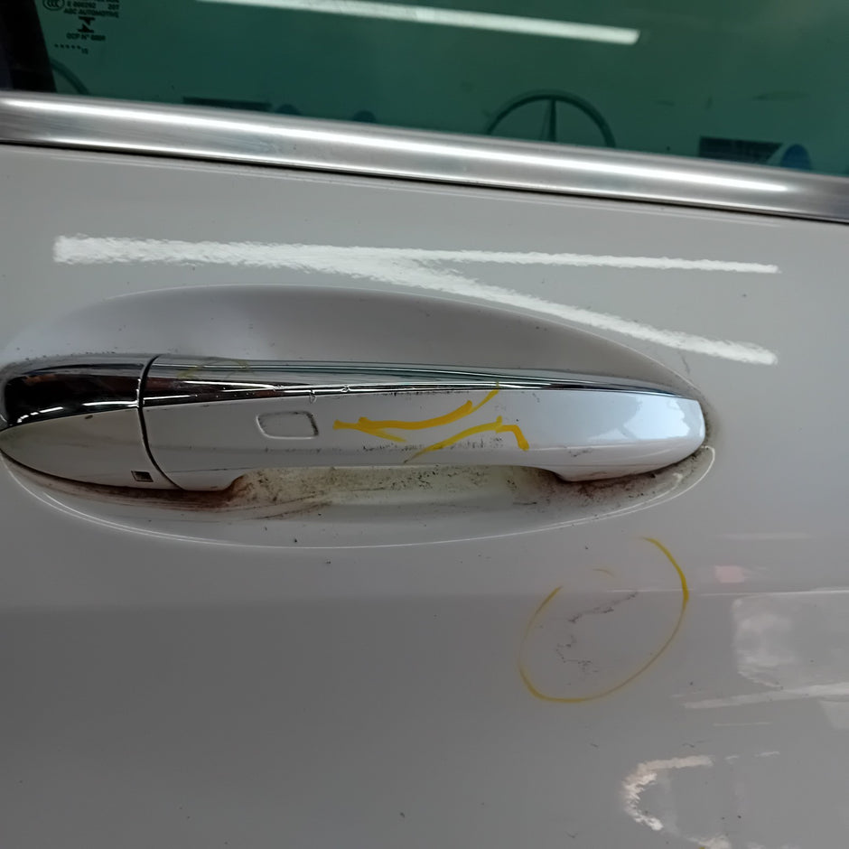 MERCEDES BENZ C-CLASS W205 DRIVER FRONT DOOR OSF 2014 WHITE  FMD507