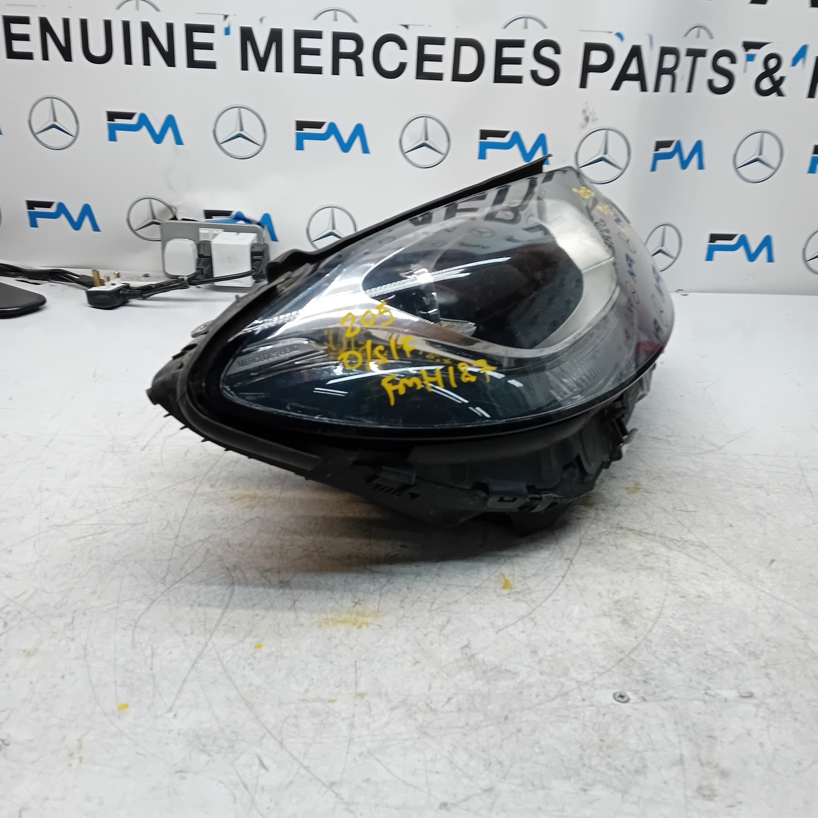 MERCEDES BENZ C-CLASS W205 DRIVER SIDE FRONT HEADLIGHT A2058200861 20l4 FMH187