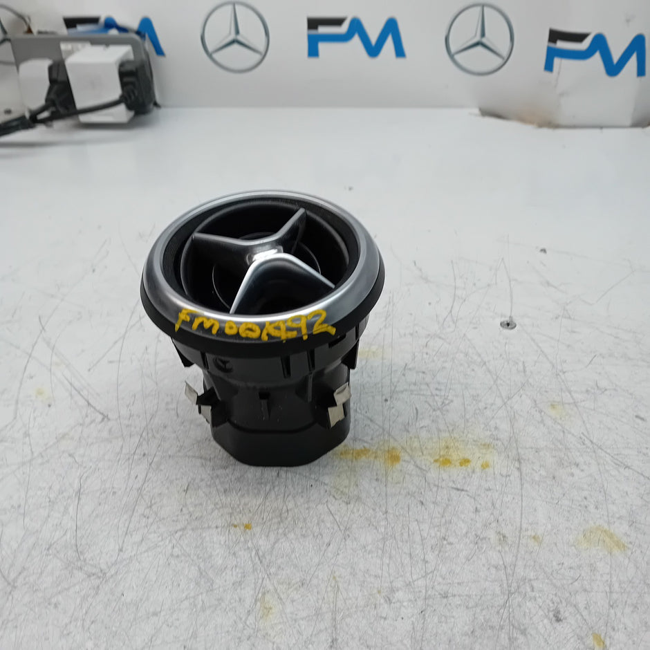 MERCEDES BENZ A-CLASS W176 DASHBOARD AIR VENT 2015 A1768300354 FM001492