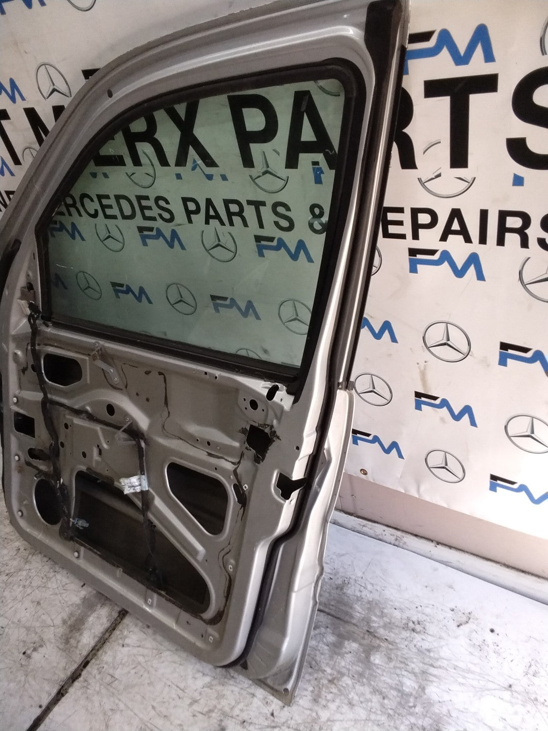 MERCEDES M-CLASS W163  DRIVER FRONT DOOR OSF GREY 1997-05 FMD574
