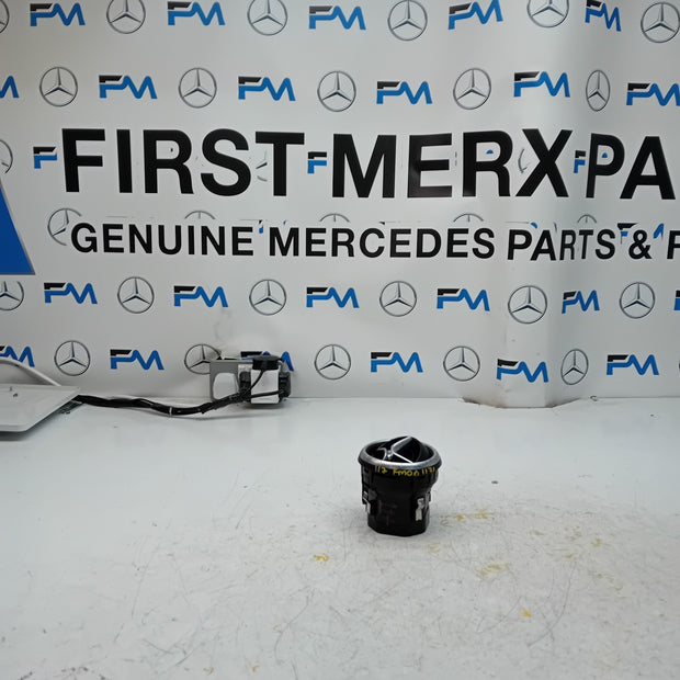 MERCEDES CLA-CLASS W117 DASHBOARD AIR VENT CENTRE SIDE 2015 FM001171