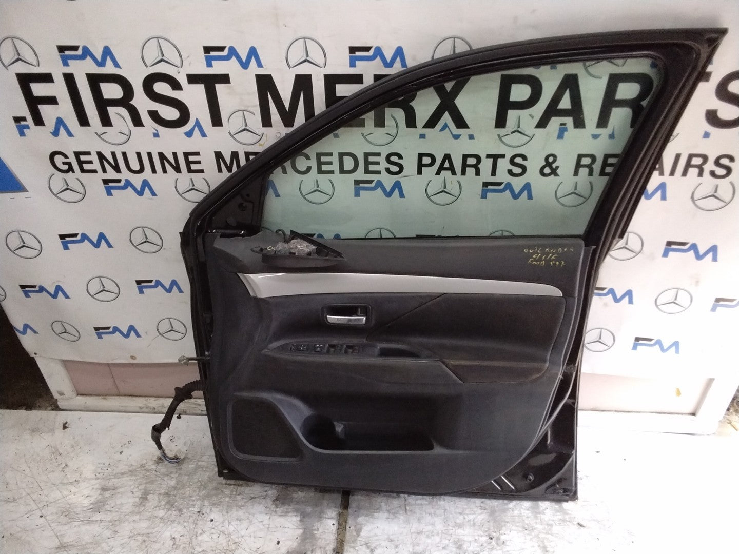 MITSUBISHI OUTLANDER DRIVER FRONT DOOR OSF BLACK COMPLETE FMD577