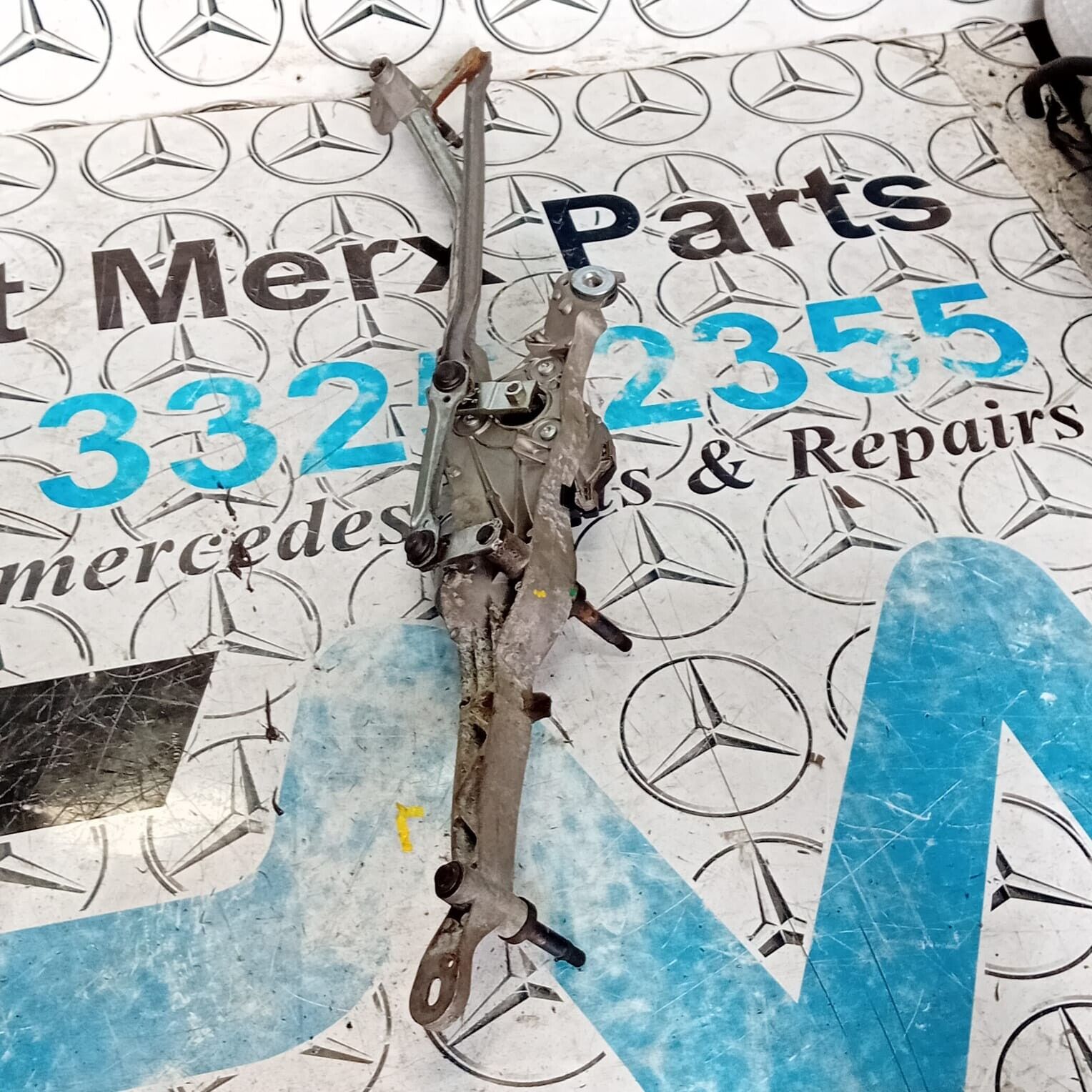 MERCEDES BENZ E-CLASS 2012 FRONT WIPER MOTOR AND LINKAGE A2128201340