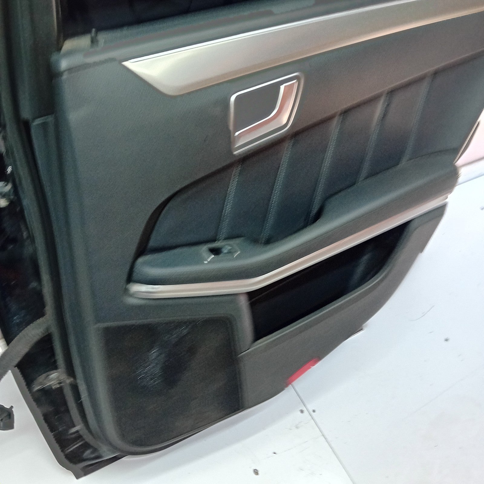 MERCEDES BENZ E-CLASS  W212 DRIVER SIDE REAR DOOR ( OFF SIDE REAR ) FM03
