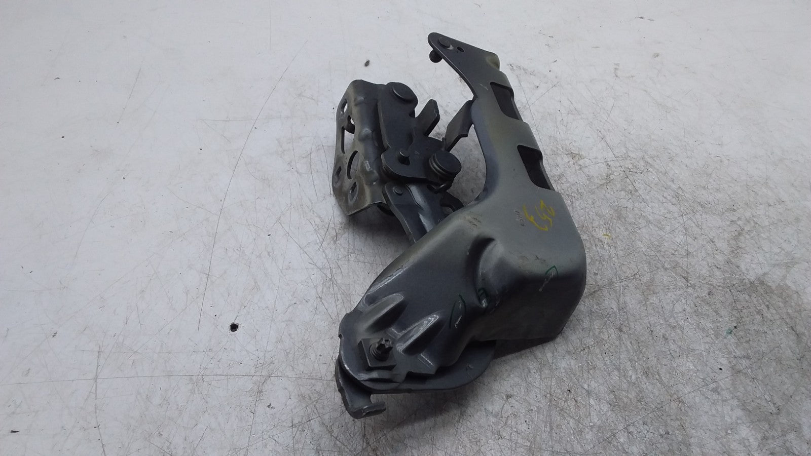MERCEDES BENZ GLC W253 DRIVER SIDE BONNET HINGE A2538800228 FMR425