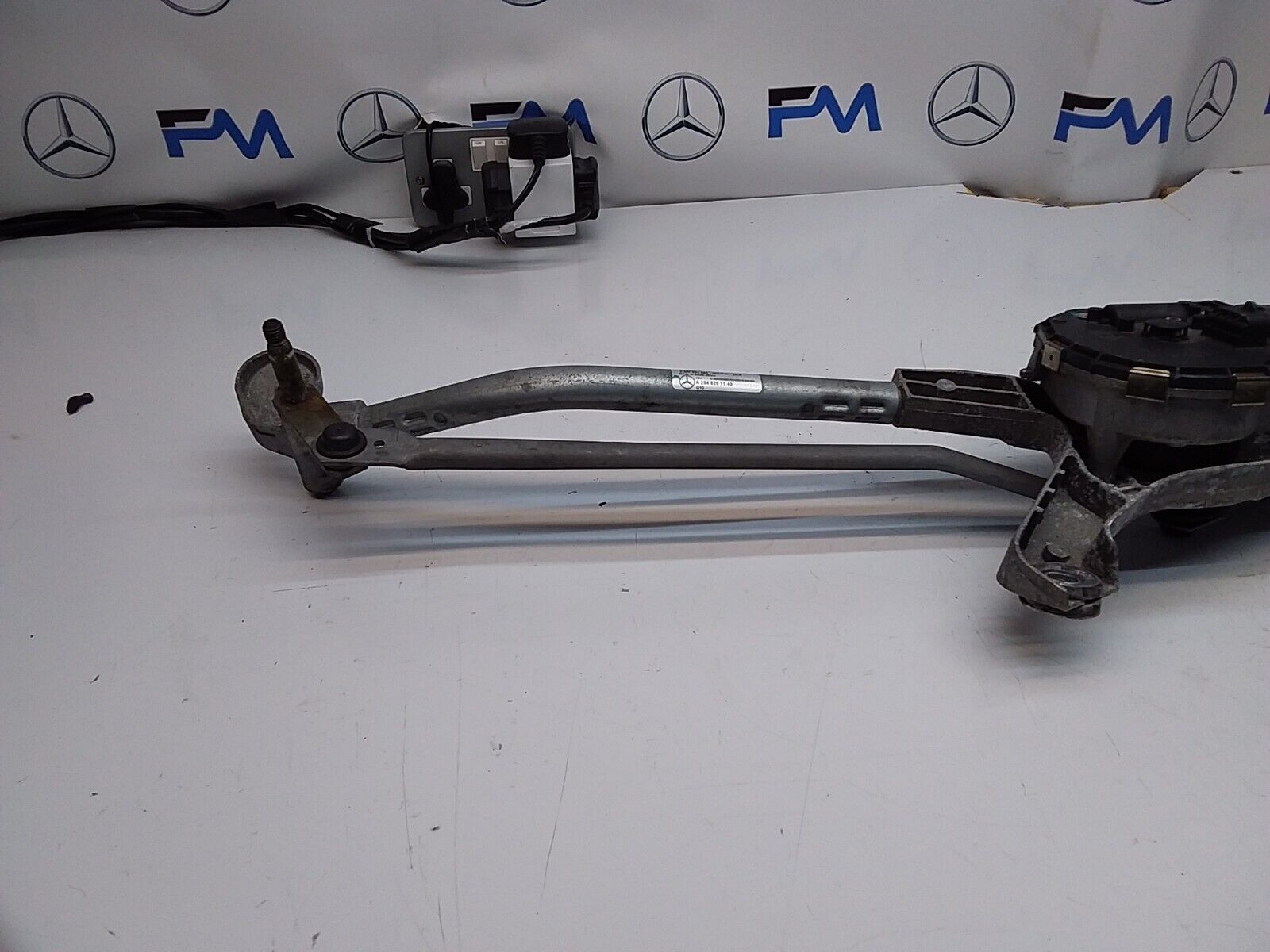 MERCEDES C-CLASS WIPER MOTOR & LINKAGE FRONT A2048201140 W204 2010-2015 FM00204