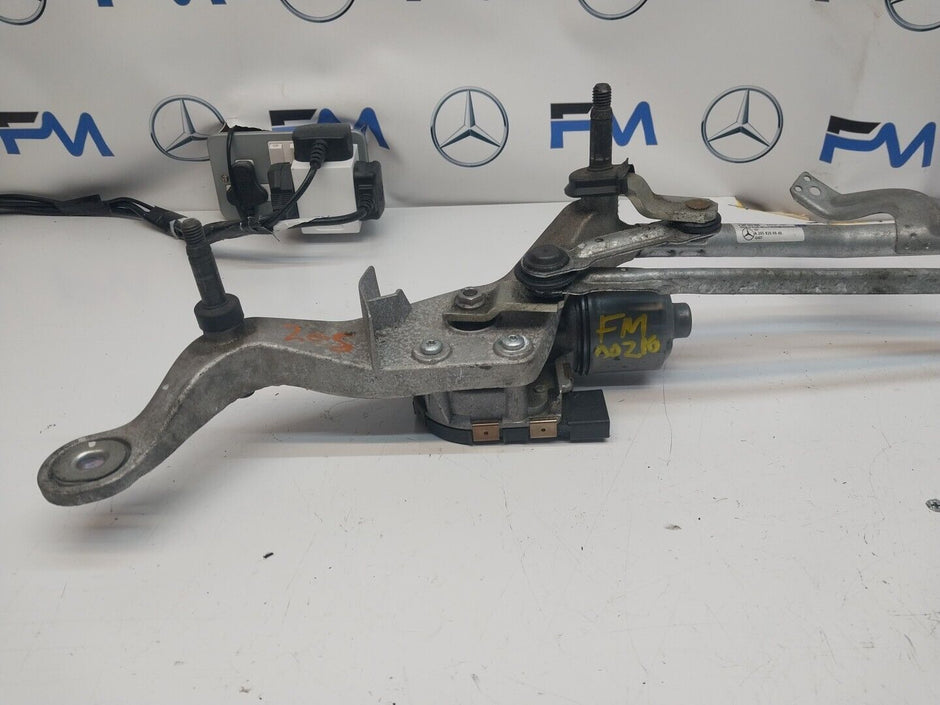 14-21 MERCEDES C CLASS WINDSCREEN WIPER MOTOR & LINKAGE FRONT A2058200940FM00216