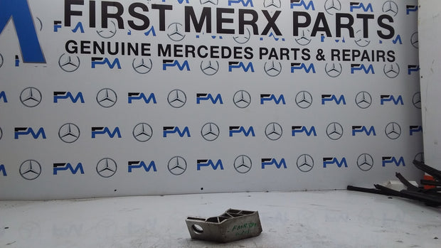 MERCEDES BENZ  C-CLASS  RADIATOR MOUNT BRACKET LEFT SIDE A2055014120  FMR399