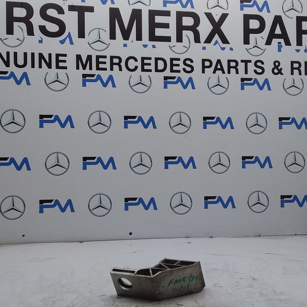 MERCEDES BENZ  C-CLASS  RADIATOR MOUNT BRACKET LEFT SIDE A2055014120  FMR399