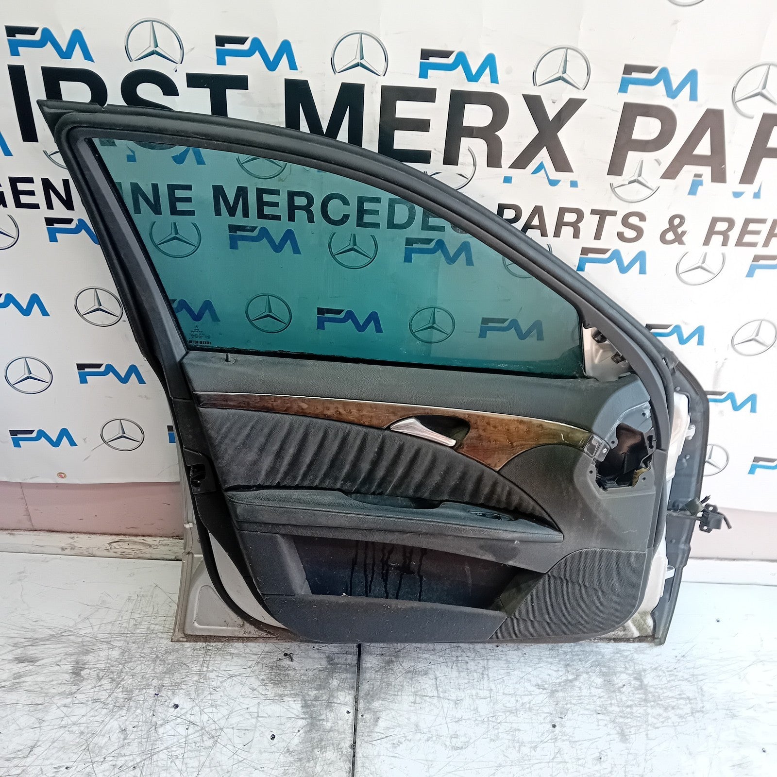 MERCEDES E-CLASS W211 PASSENGER FRONT DOOR NSF 2009 SILVER FMD504