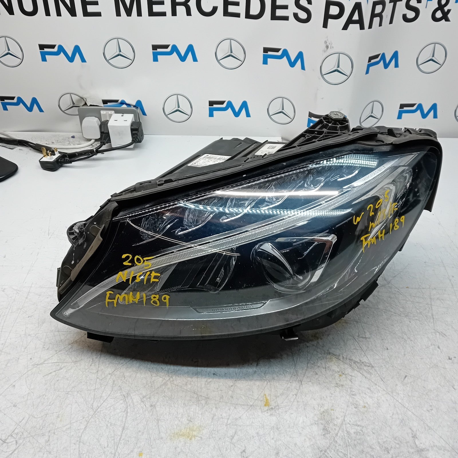 MERCEDES C-CLASS W205 PASSENGER  HIGH PERFORM HEADLIGHT A2059062704 20l4 FMH189