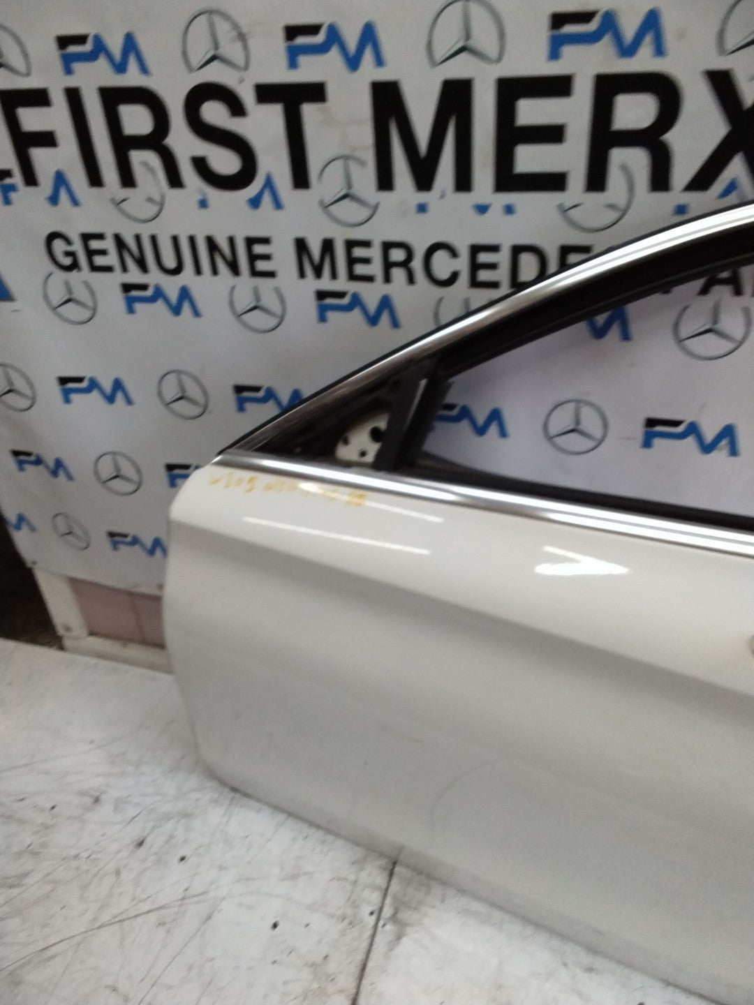 MERCEDES BENZ C-CLASS W205 PASSENGER SIDE FRONT DOOR N/S/F COMPLETE WHITE FMD85