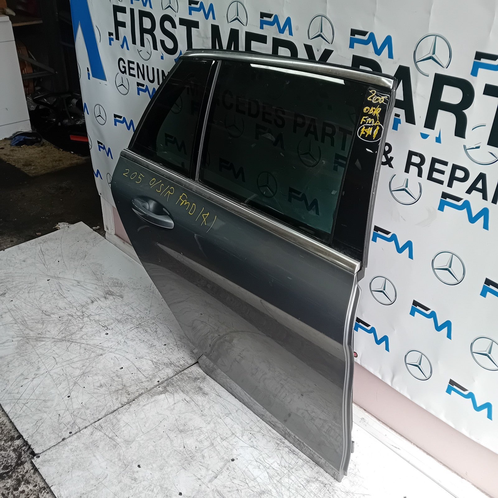 MERCEDES ESTATE C-CLASS W205 DRIVER REAR DOOR O/S/R GREY COMPLETE 2014-22 FMD141