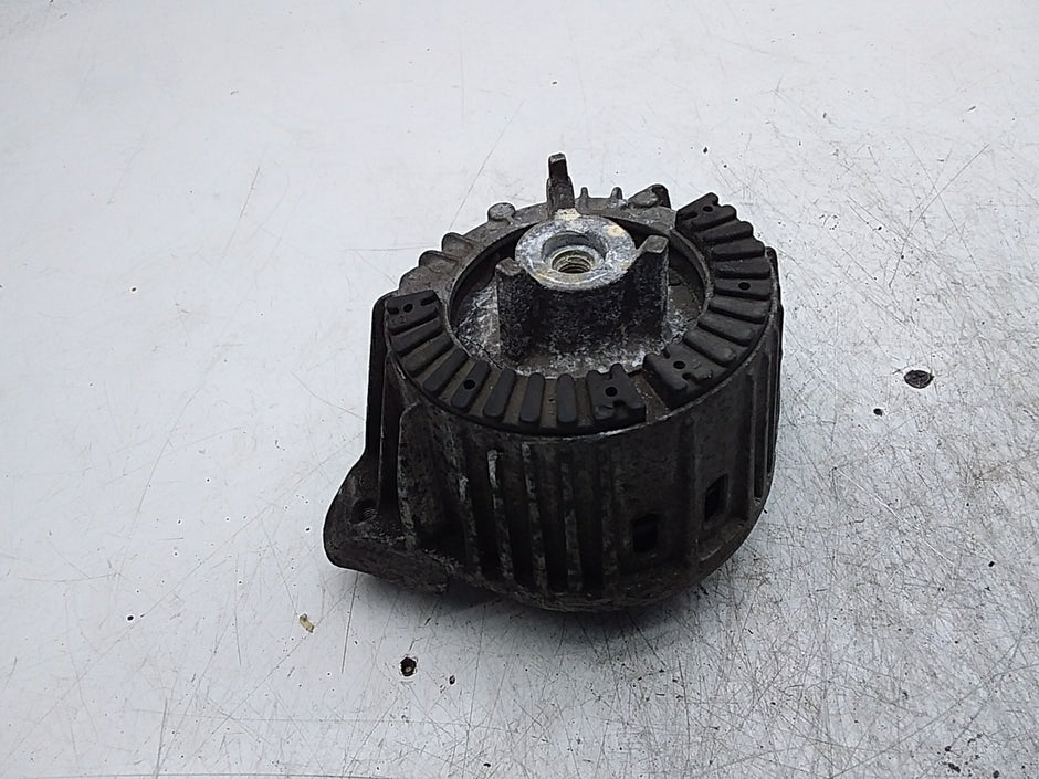 MERCEDES BENZ  E-CLASS W212  ENGINE MOUNT RIGHT OS A2122404217 FMR328