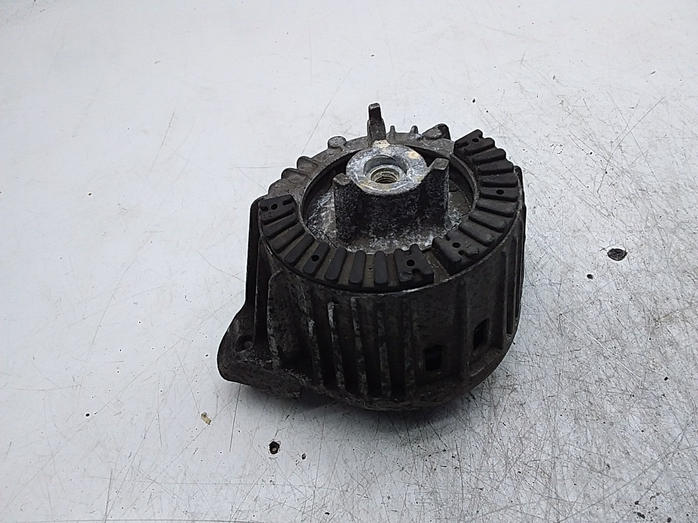 MERCEDES BENZ  E-CLASS W212  ENGINE MOUNT RIGHT OS A2122404217 FMR328